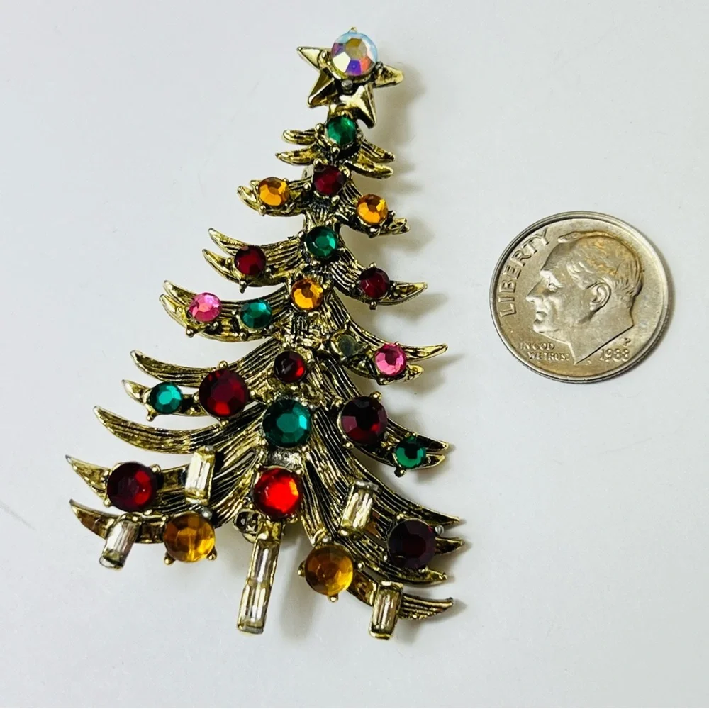 Vintage signed Hollycraft brass tone multicolor rhinestone Christmas tree brooch